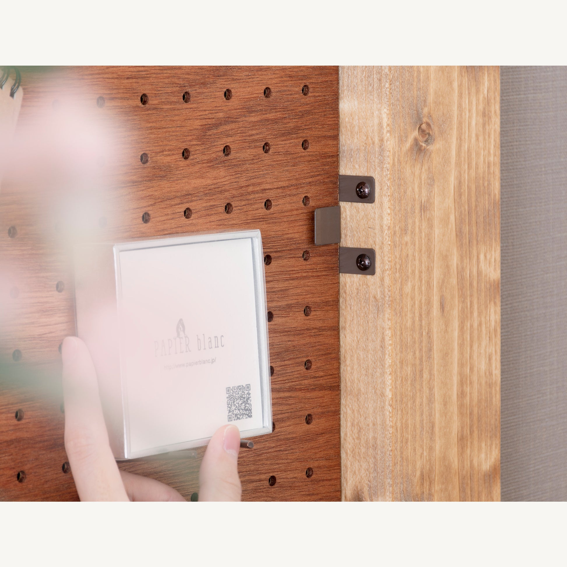 有孔ボード ボードブラケット|【ディアウォール公式ショップ】賃貸マンションでも安心。壁に穴をあけずにオリジナルの壁面収納をDIY