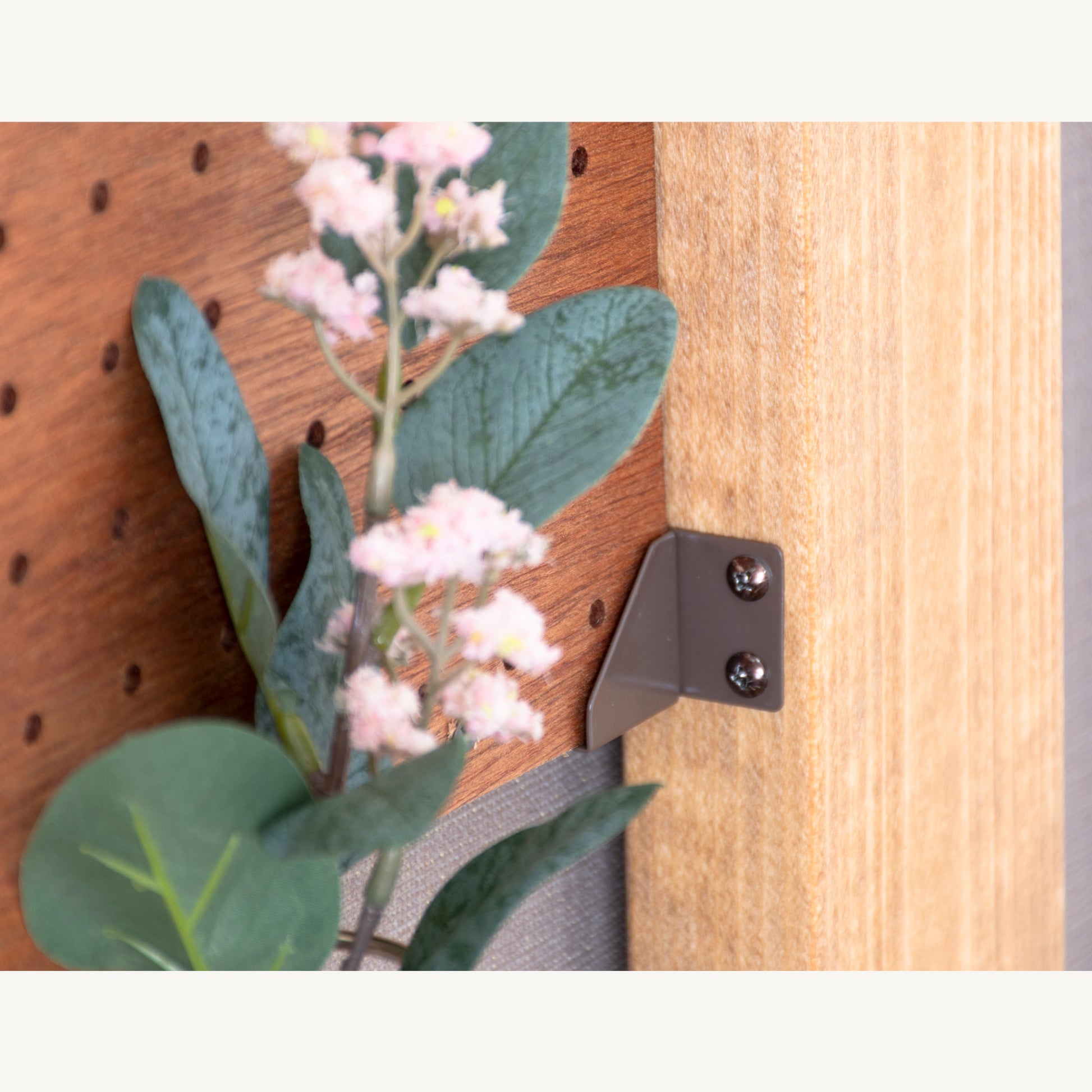 有孔ボード ボードブラケット|【ディアウォール公式ショップ】賃貸マンションでも安心。壁に穴をあけずにオリジナルの壁面収納をDIY