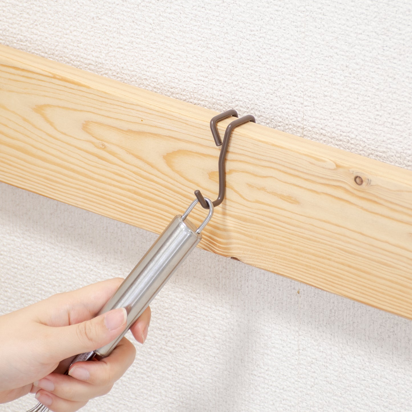 1×4 フック シングル|【ディアウォール公式ショップ】賃貸マンションでも安心。壁に穴をあけずにオリジナルの壁面収納をDIY