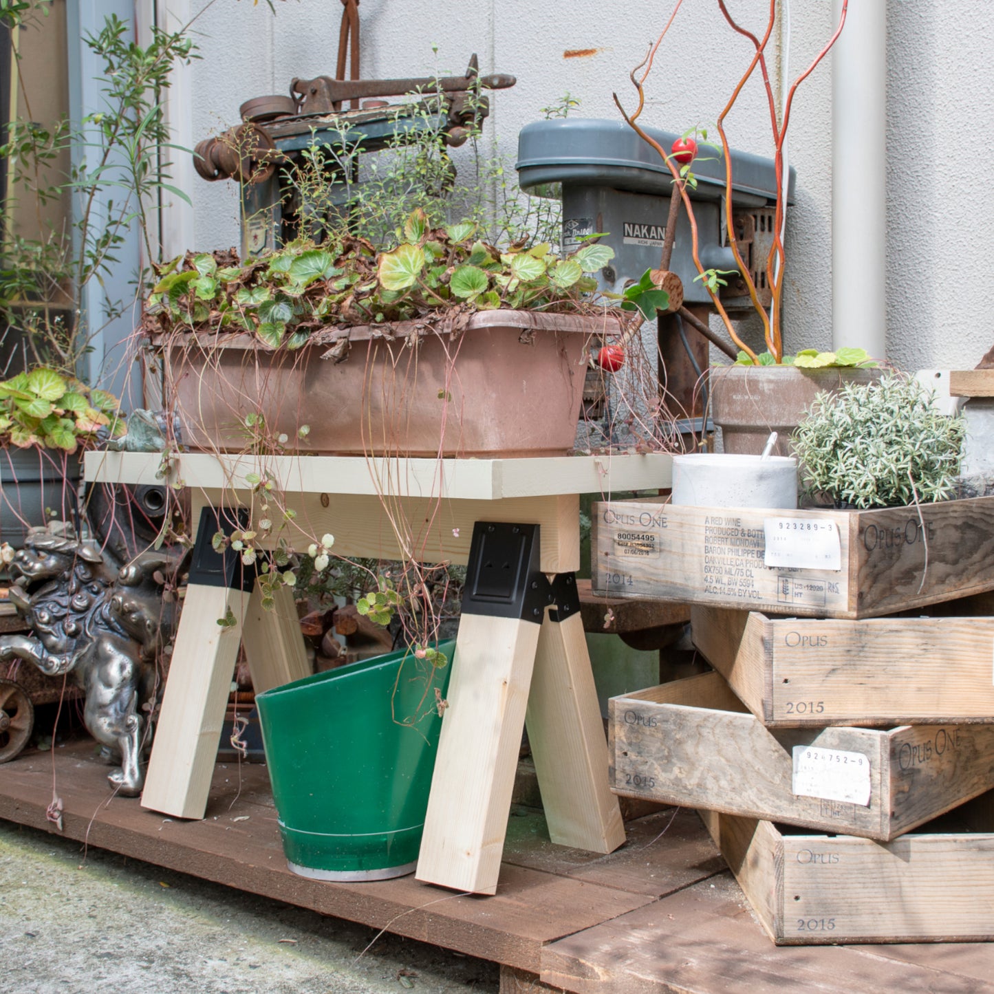 【トライジョイントブラケット公式】簡単オシャレDIY。作業台、シェルフやハンガーラックなどアイデア次第。専用ねじ 4×20mm(25本)
