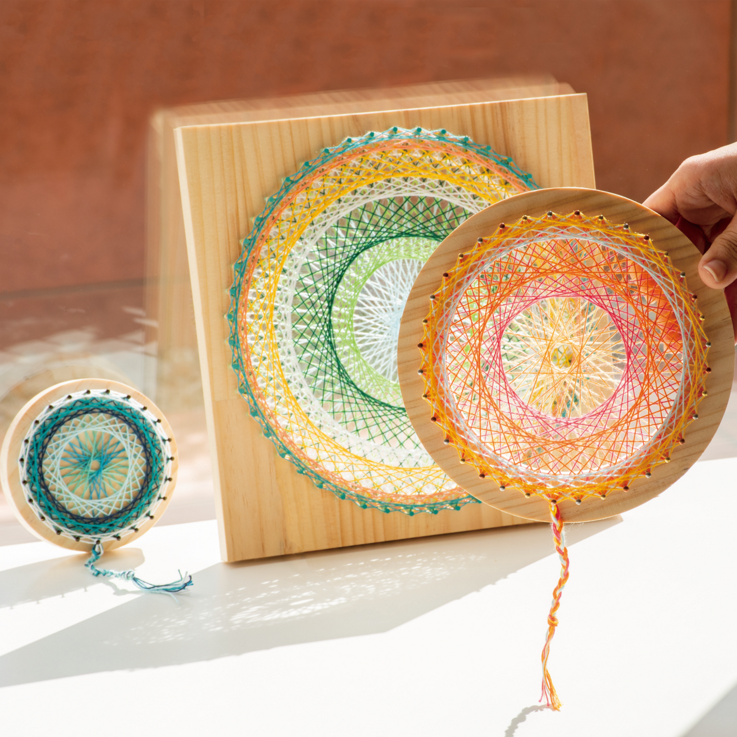 【送料無料】光を彩る糸かけ曼荼羅制作セット　丸型木材3種+糸20色+釘1色
